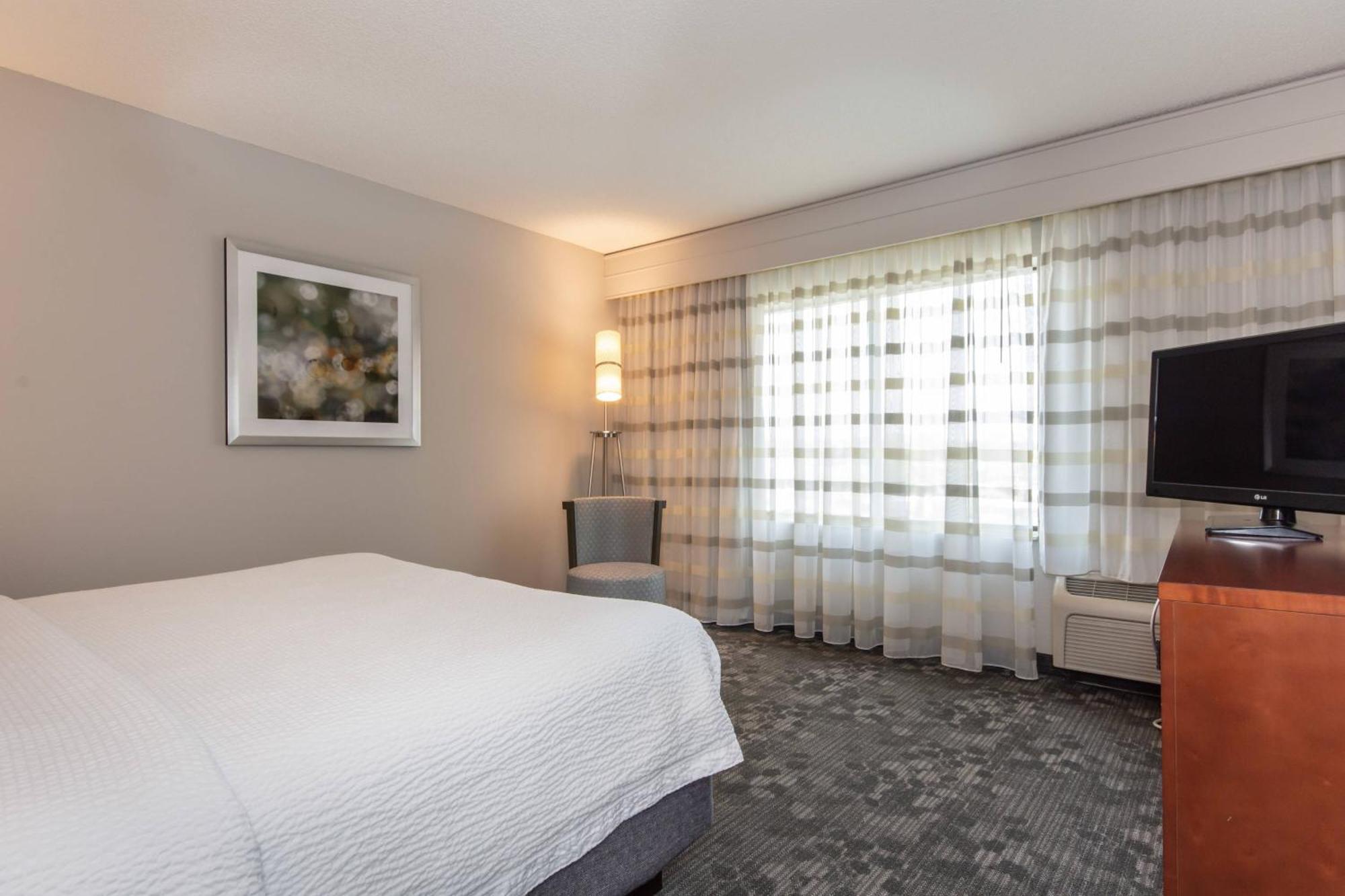 Courtyard By Marriott Charlotte Lake Norman Huntersville Eksteriør billede