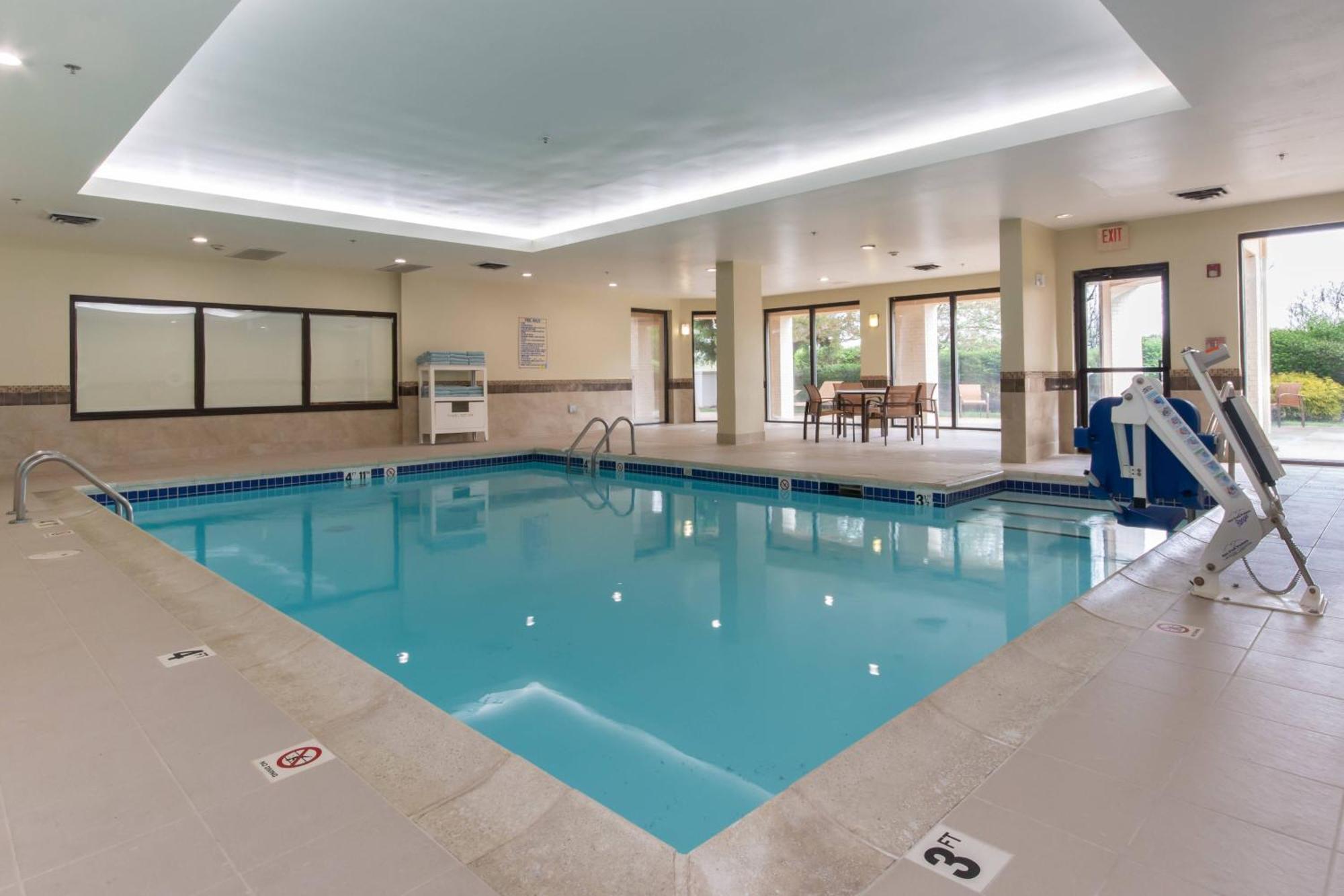 Courtyard By Marriott Charlotte Lake Norman Huntersville Eksteriør billede