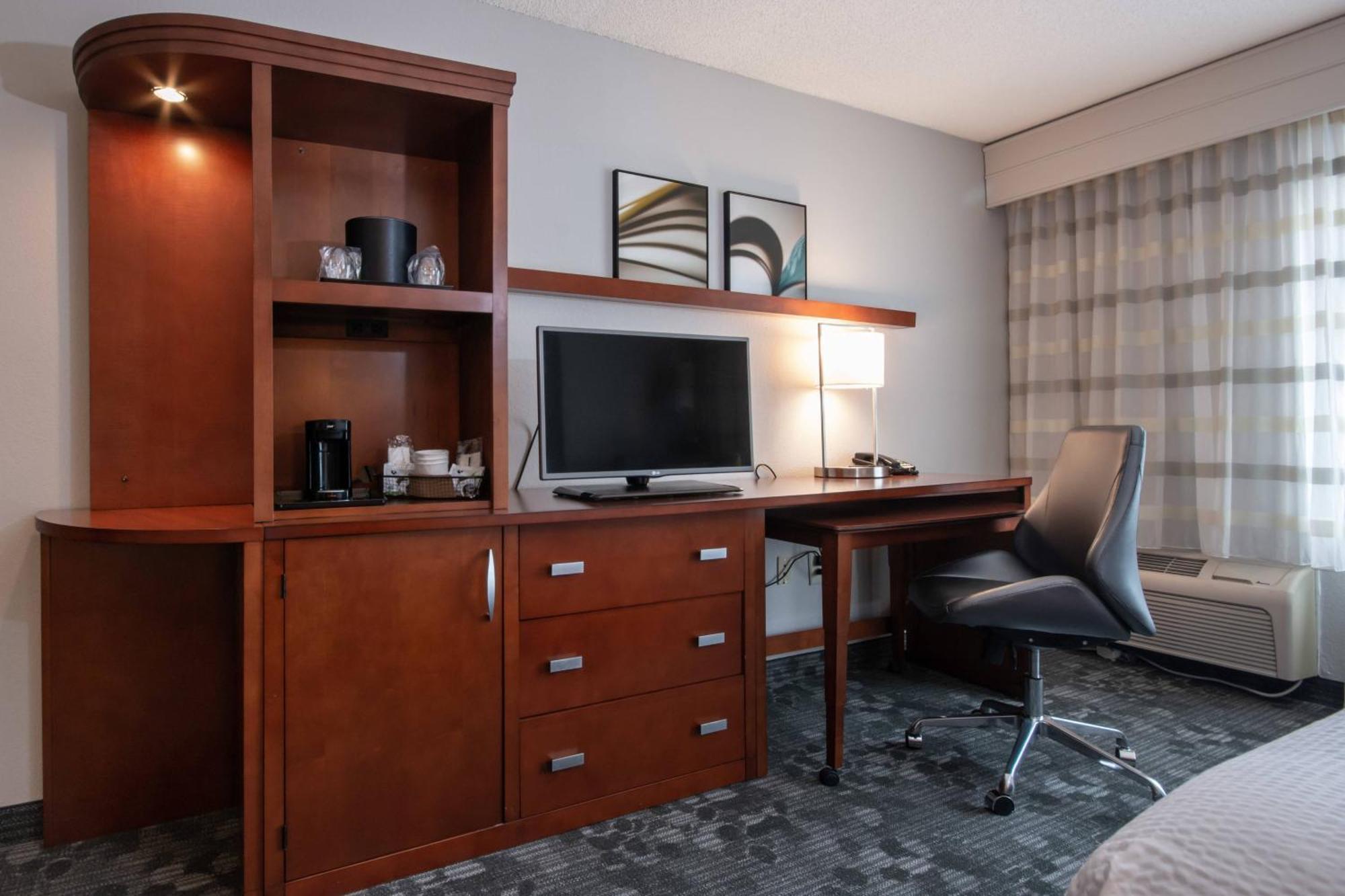 Courtyard By Marriott Charlotte Lake Norman Huntersville Eksteriør billede