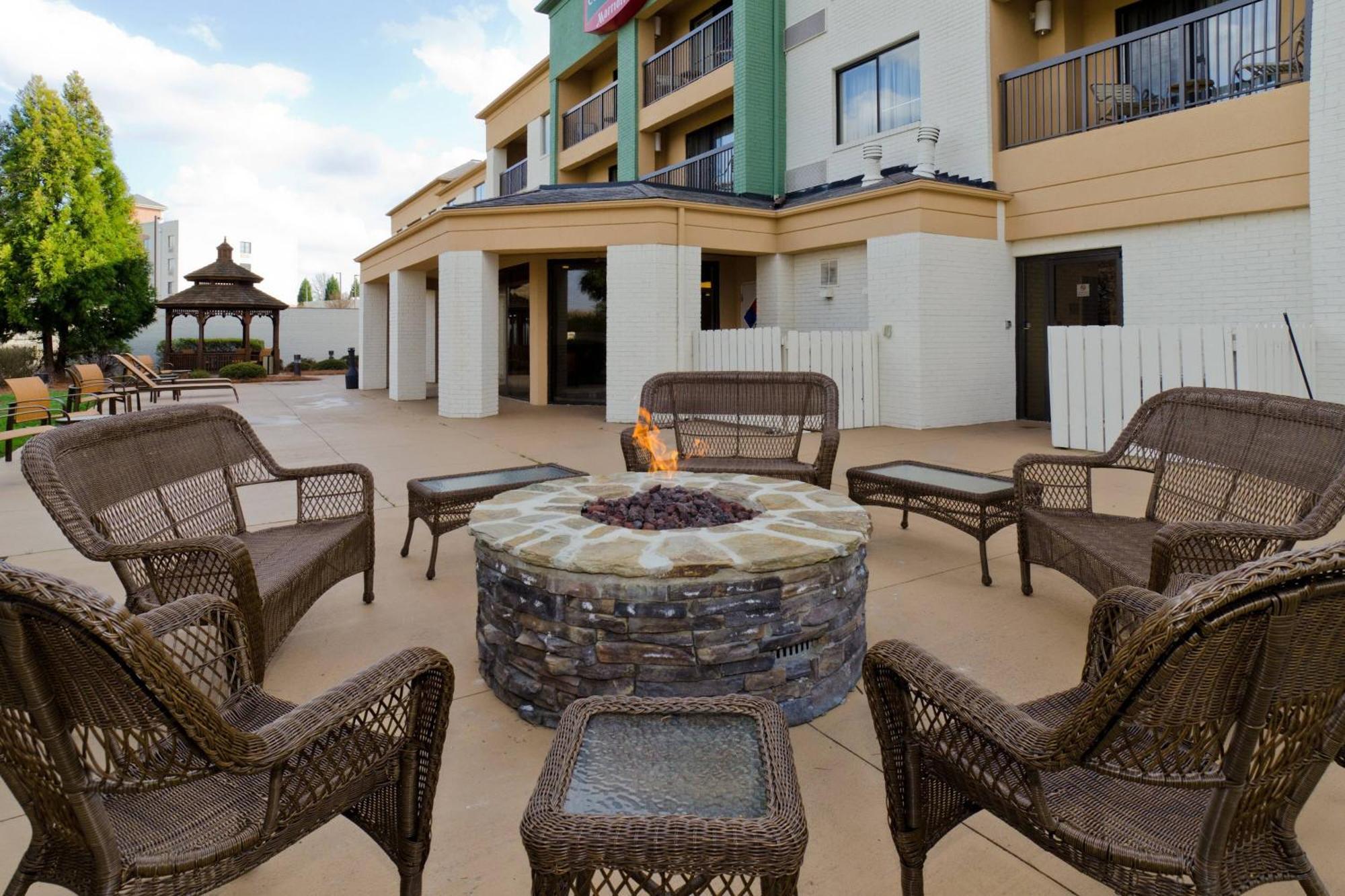 Courtyard By Marriott Charlotte Lake Norman Huntersville Eksteriør billede